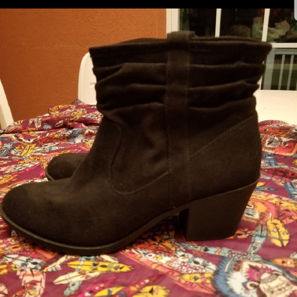 Arizona Jean Co. Heeled Booties